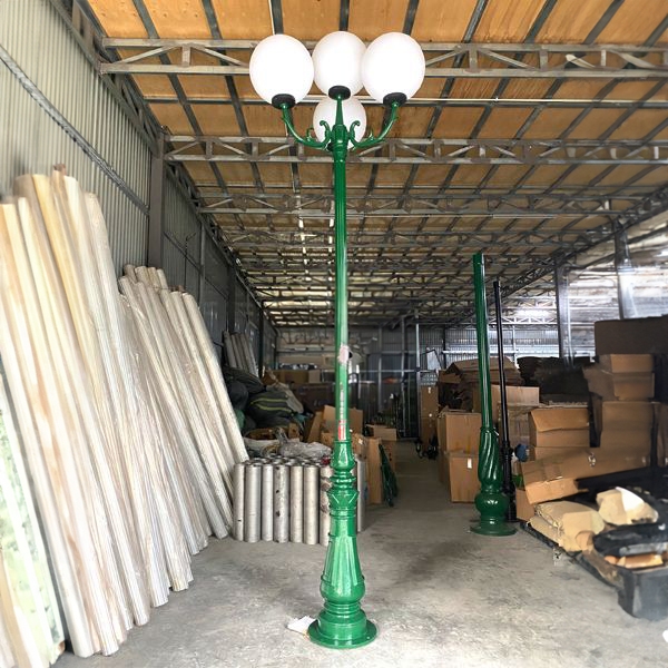 Cột Đèn Sân Vườn 4 Bóng