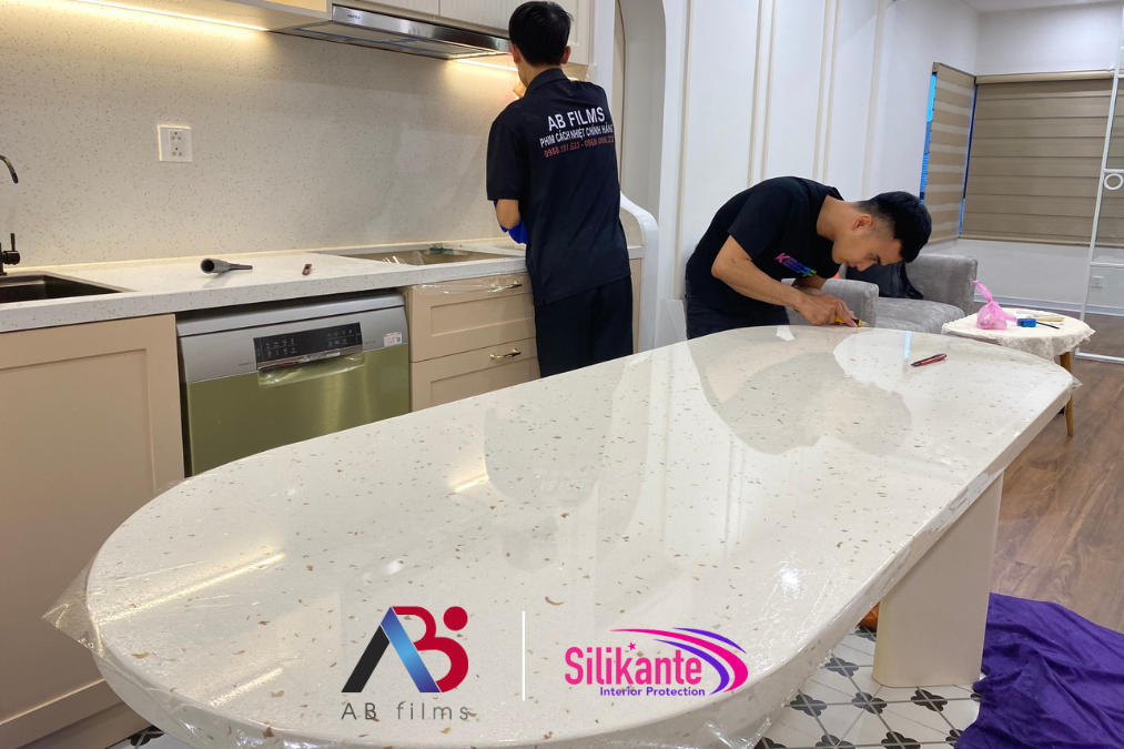 dán bảo vệ bàn đá bếp