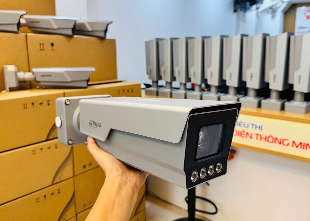 Camera DAHUA DHI-ITC431-RW1F-L chuyên dụng giám sát giao thông chụp biển số, tốc độ