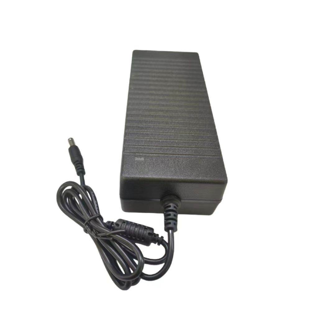 Nguồn ADAPTER 12V-10A Plastic