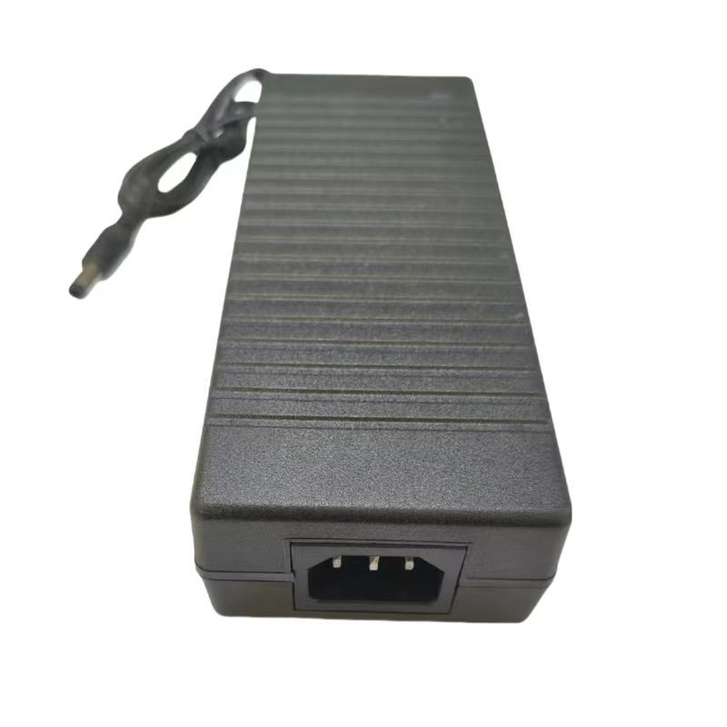 Nguồn ADAPTER 12V-10A Plastic