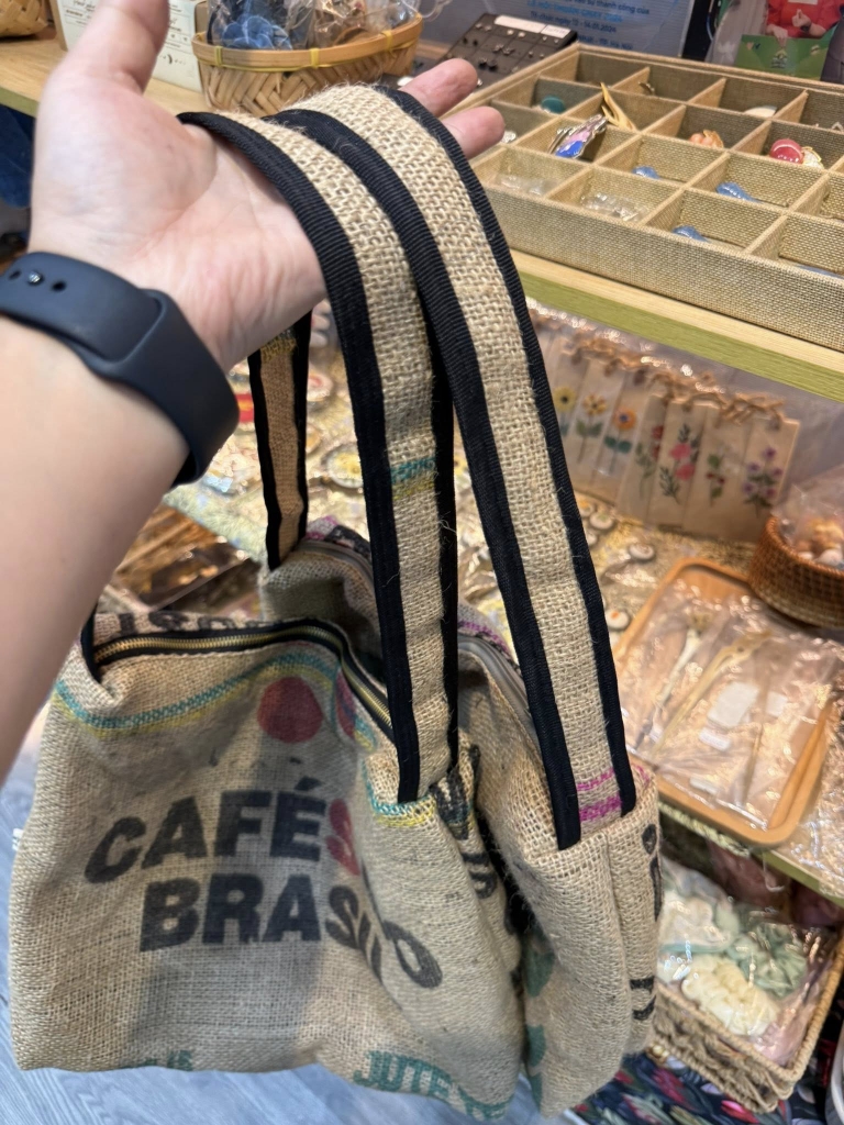 Túi hobo L gai 215