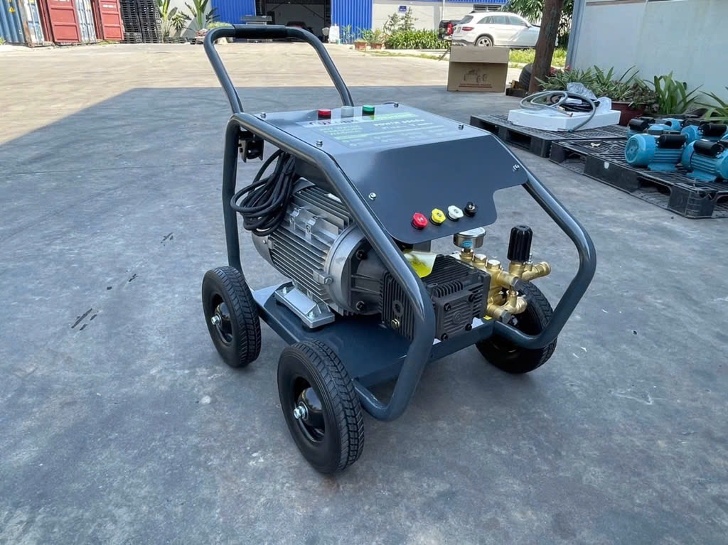 Máy Rửa Xe Cao Áp Luba 5.5Kw FT5.5T4-2010 3 Pha