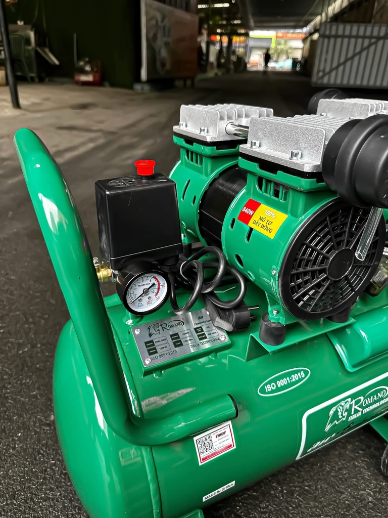 Máy Nén Khí Không Dầu Romano 1600W 50L RM1700/52
