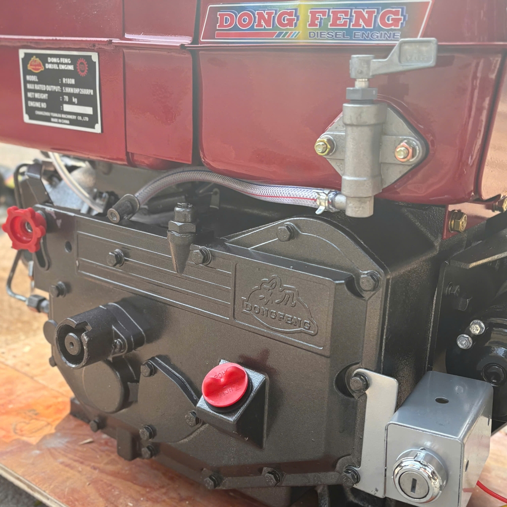 Đầu Nổ Chạy Dầu Dongfeng 8HP D8 R180M Đề