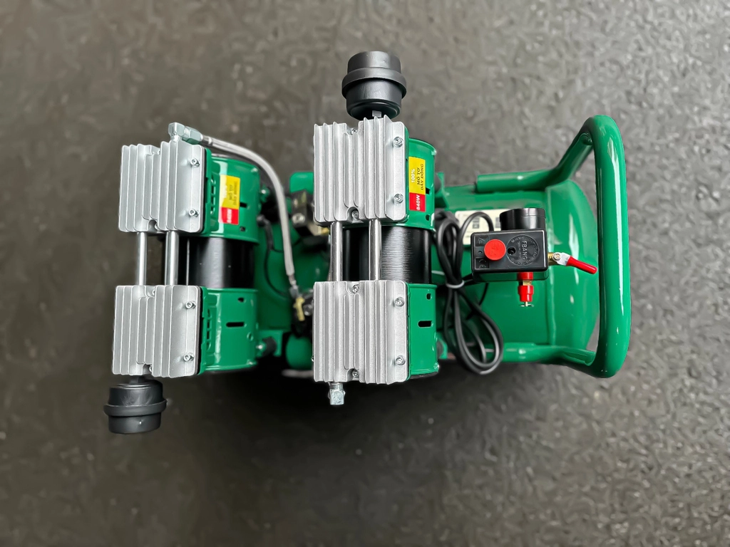 Máy Nén Khí Không Dầu Romano 1600W 50L RM1700/52