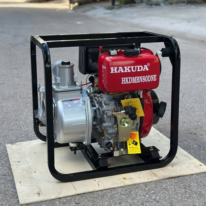 Máy Bơm Nước Chạy Dầu 4KW Hakuda HKDMBN80DNE Có Đề