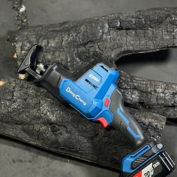 Máy Cưa Kiếm Dùng Pin DongCheng DCJF22 2 Pin 1 Sạc
