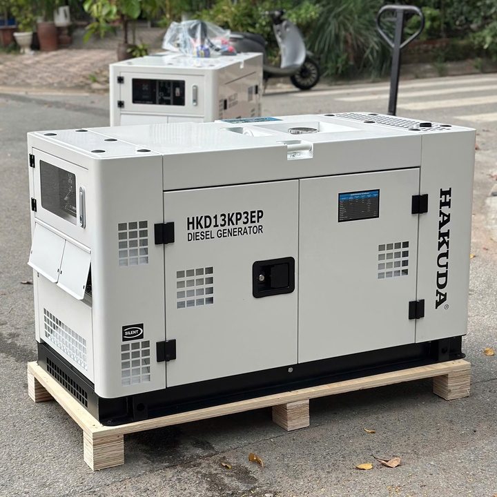 Máy Phát Điện Chạy Dầu 12Kw 3 Pha Hakuda HKD13KP3EP