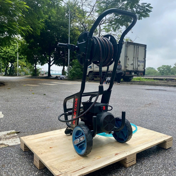 Máy Rửa Xe Áp Lực Cao 3000W Hakuda MRXHKD3000