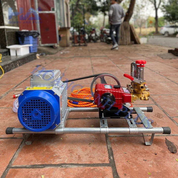 Máy Phun Xịt Áp Lực 1.5Kw Hoàng Anh