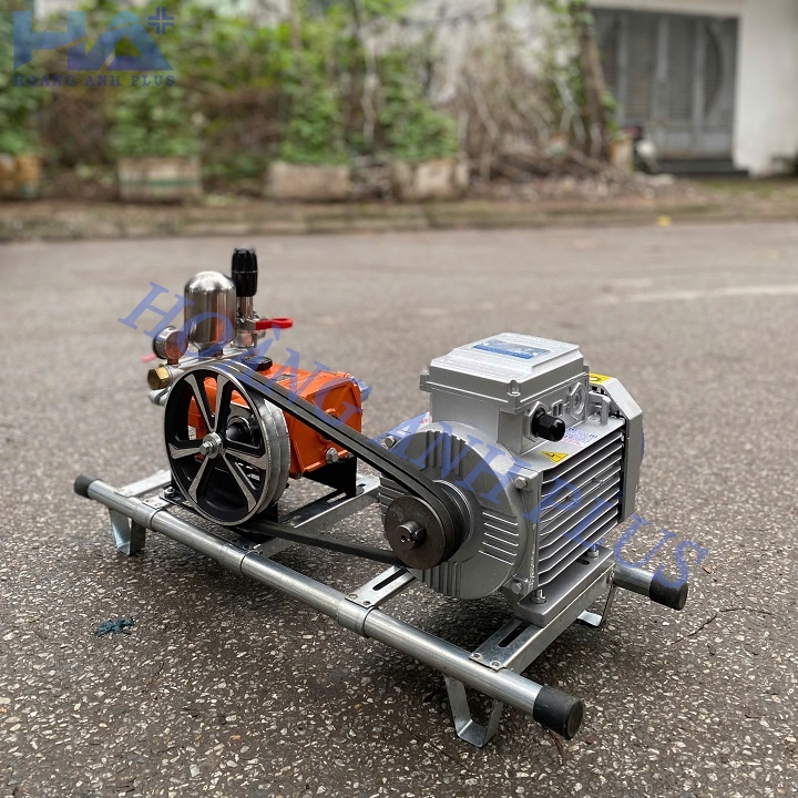 Máy Phun Xịt Áp Lực 2.2Kw Hoàng Anh