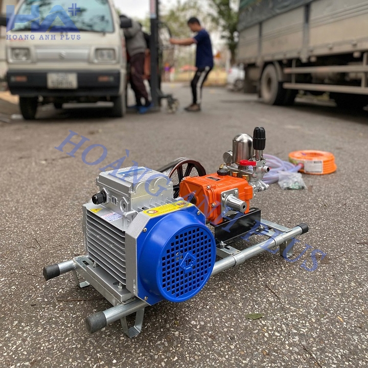 Máy Phun Xịt Áp Lực 2.2Kw Hoàng Anh