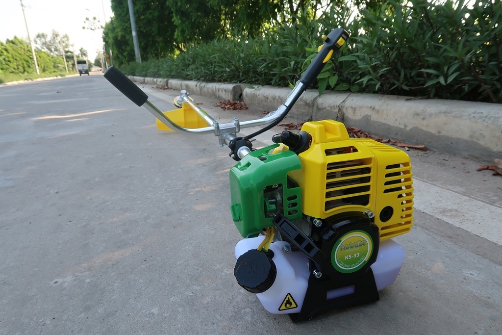 Máy Cắt Cỏ 2 Thì 900W Kobuta KS-33