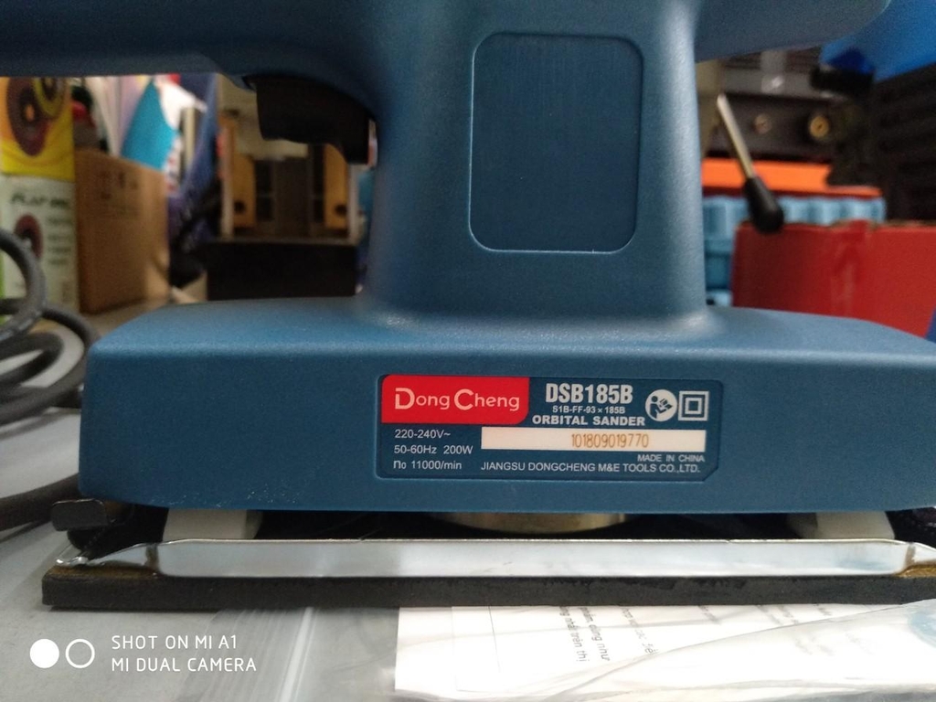 Máy Chà Nhám Rung Dongcheng 200W DSB185B