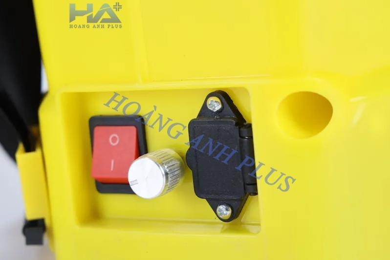 Bình Xịt Điện Maxcare 16L MC 16D