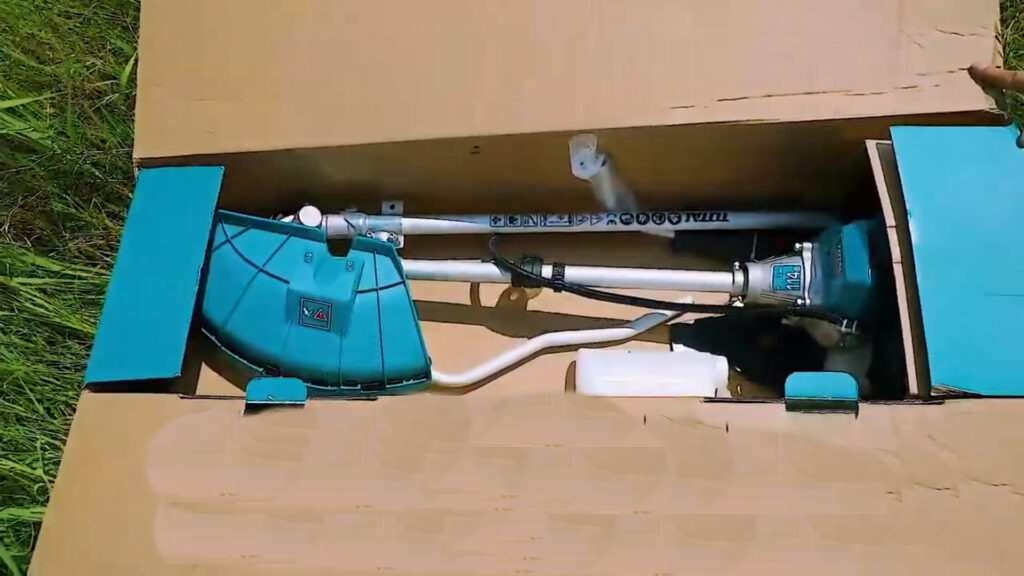 Máy Cắt Cỏ 2 Thì Total 2.4KW TP5624421