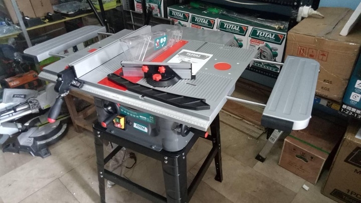 Máy Cưa Bàn Total 1500W TS5152542
