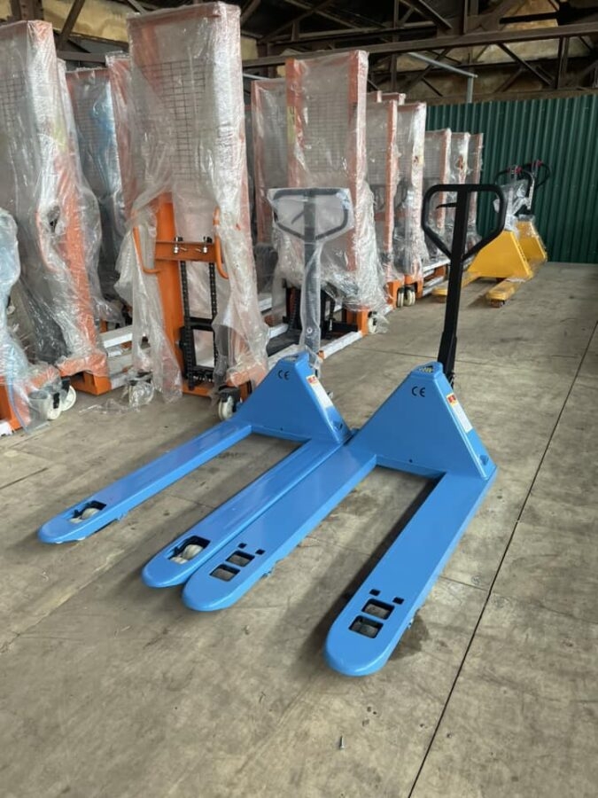 Xe Nâng Hàng Tay Thấp STAXX 5 Tấn Càng Rộng