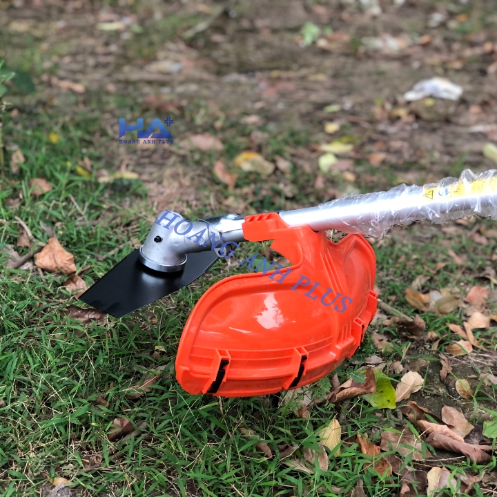 Máy Cắt Cỏ 2 Thì 2200W Kobuta KS-143