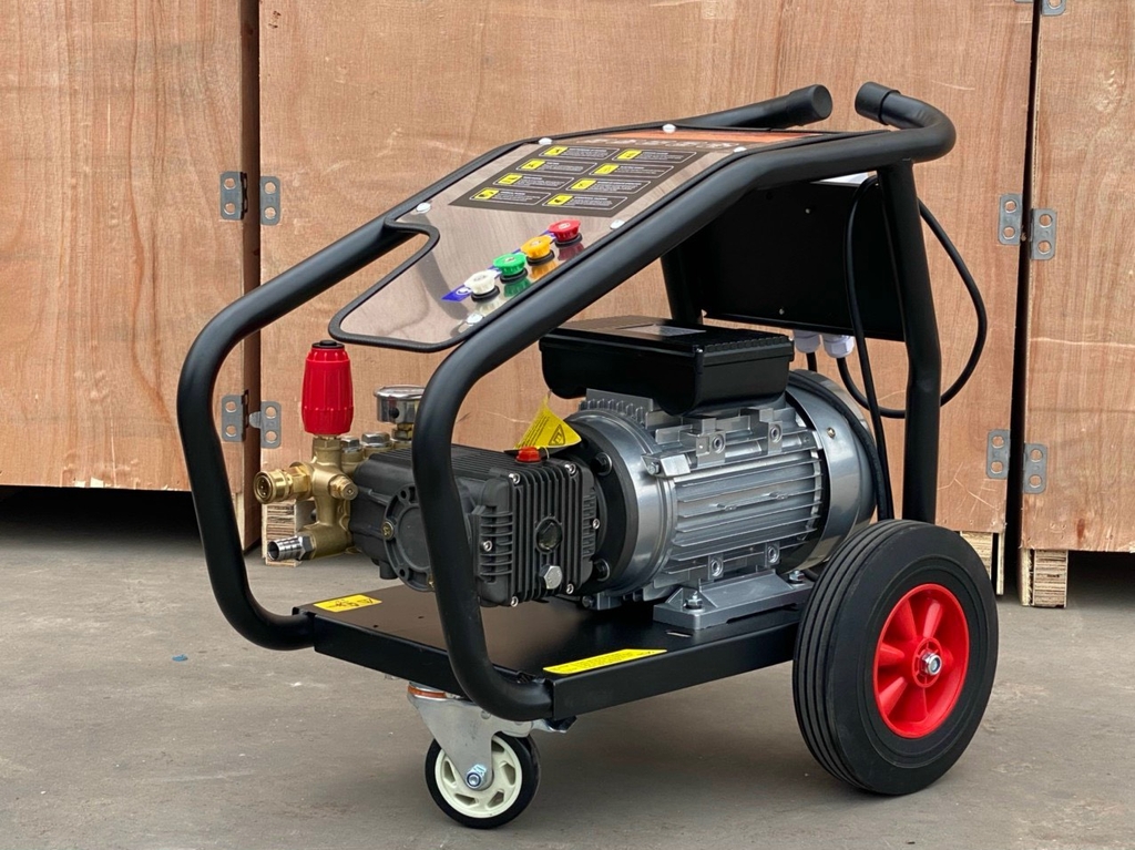 Máy Rửa Xe Cao Áp Mactool 7.5Kw XP-7.5T4