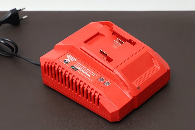 Sạc Pin Oshima S21V-4.0A-D2