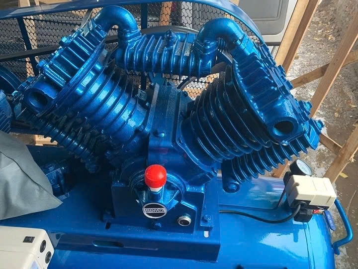 Máy Nén Khí Dây Đai Puma 10HP 500L 3 Pha Áp 12.5 bar