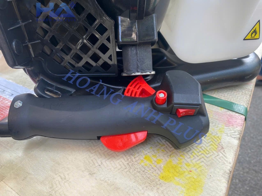 Máy Thổi Lá 4 Thì Yataka 2.7Kw CS-7650