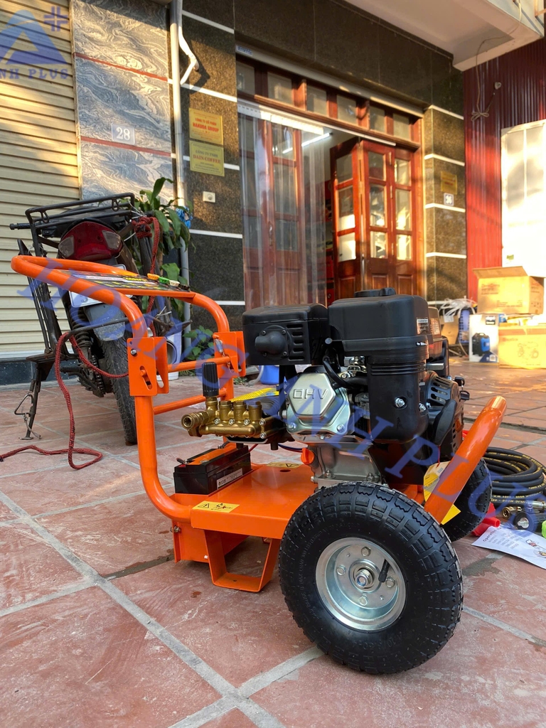 Máy Rửa Xe Cao Áp Chạy Xăng JETTA 6.5HP JET-2500GFB