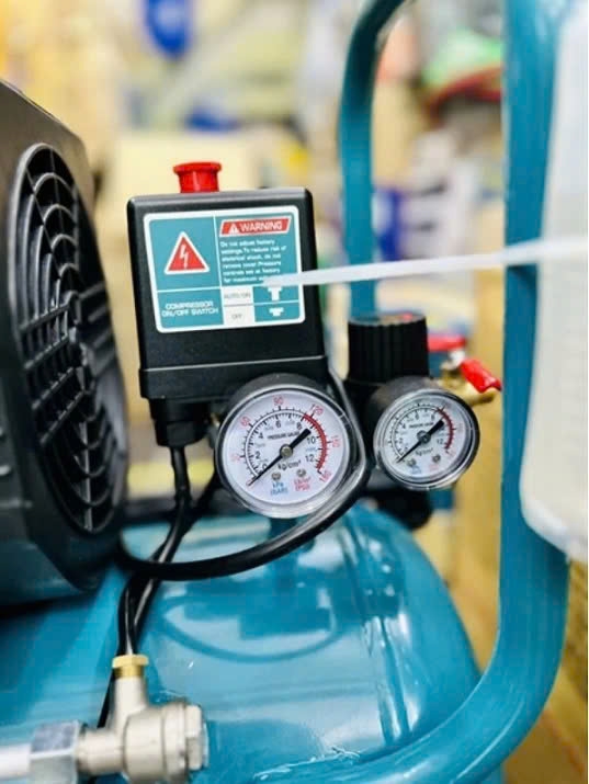 Máy Nén Khí Có Dầu Total 2Hp 24L TC12024