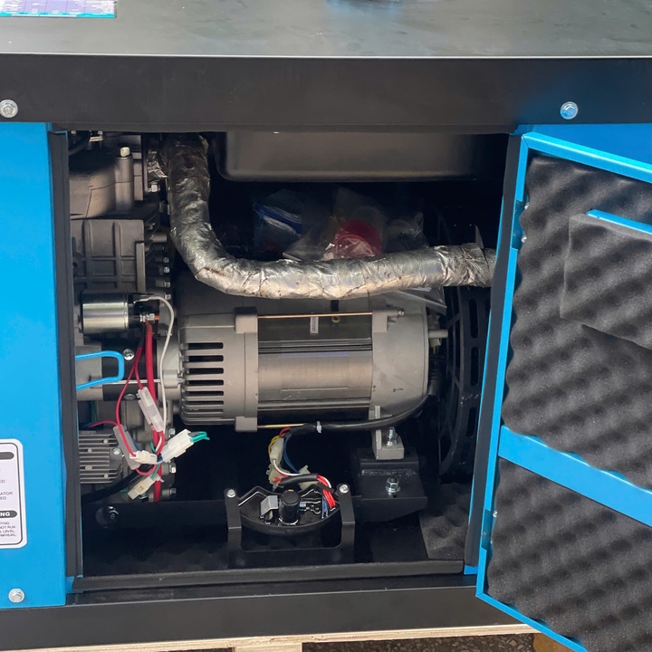 Máy Phát Điện Hakuda Dầu 8KW 3 Pha HKD8000P3