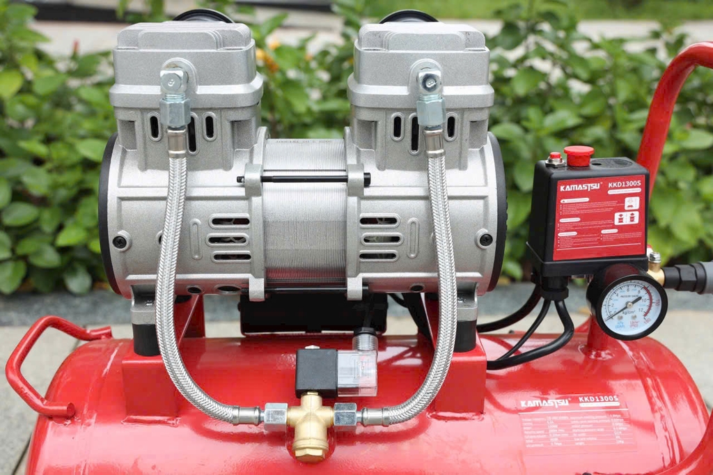 Máy Nén Khí Không Dầu 1100W 26L Kamastsu KKD1100S