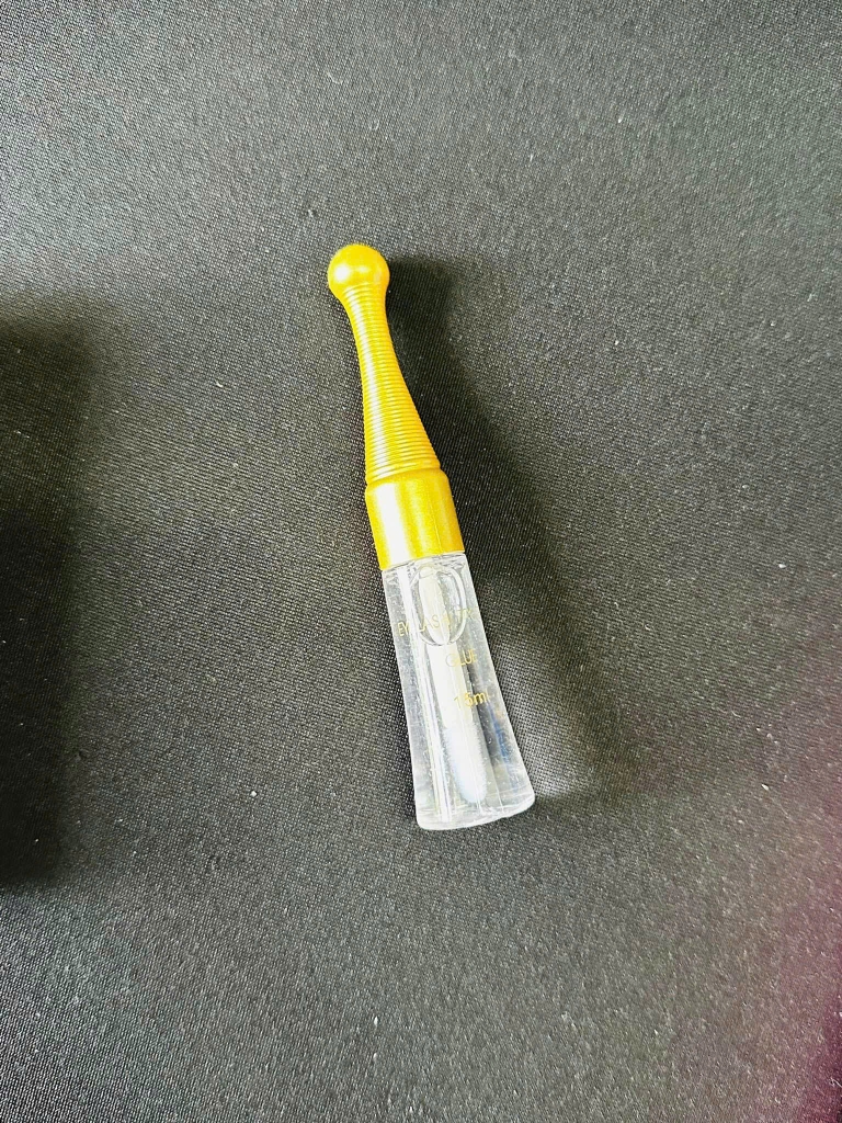 Gel bắt trục, gel bắt mi ( khi uốn mi ), sử dụng như keo gắn lông mi make up cũng tuyệt vời