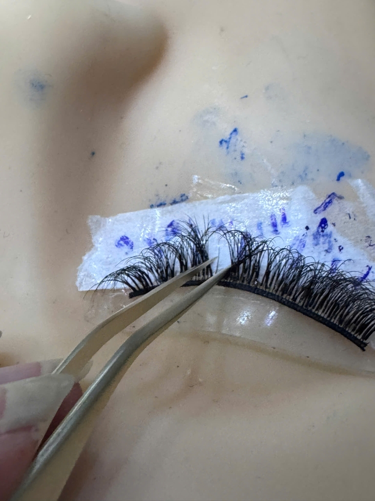 Nhíp tách mi lưỡi dài giúp tách mi dễ dàng
