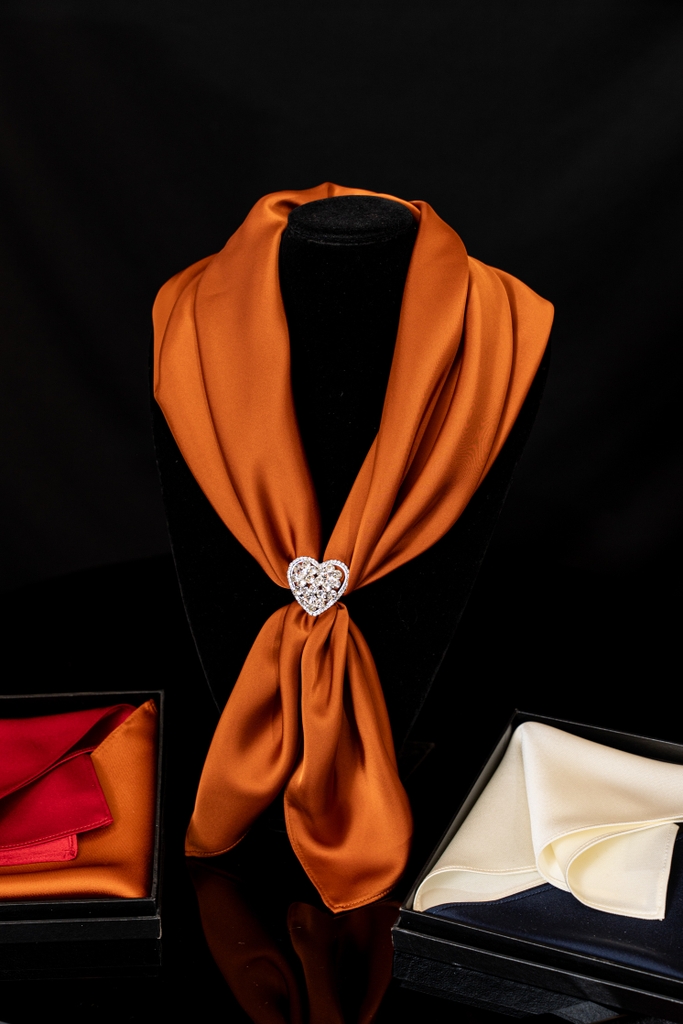 Khăn quàng cổ màu trơn không họa tiết