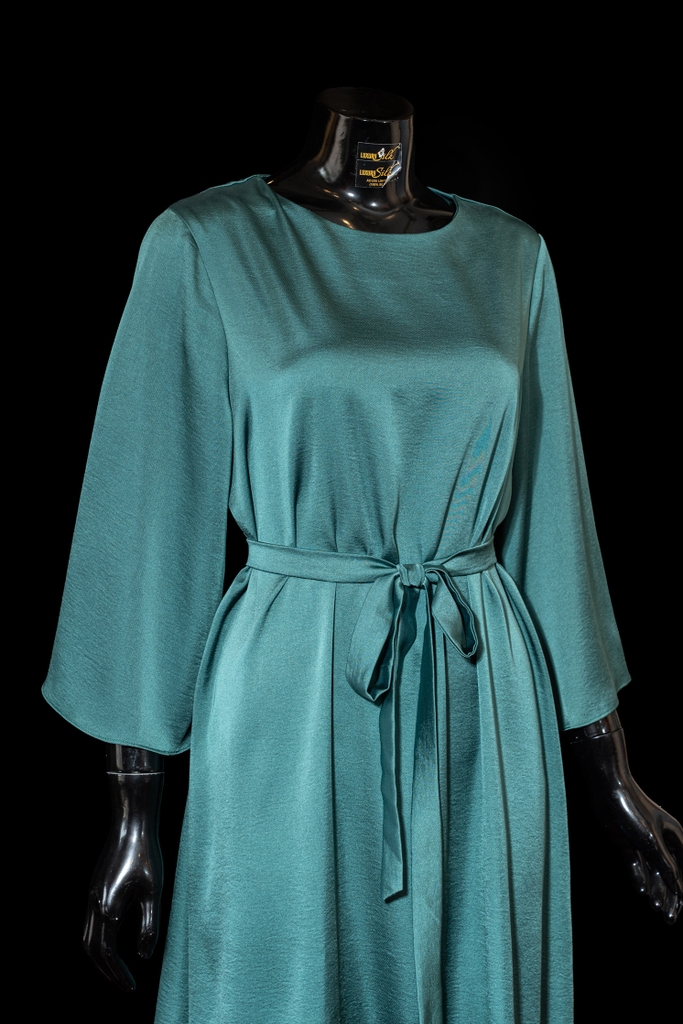 Váy lụa trơn không họa tiết