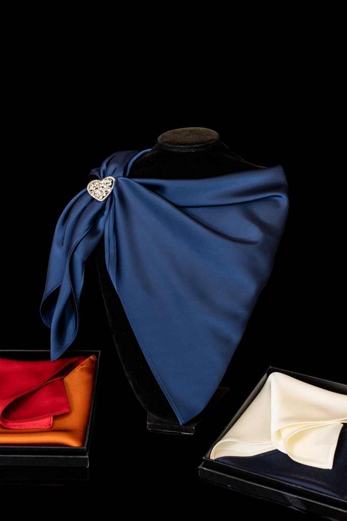 Khăn quàng cổ màu trơn không họa tiết