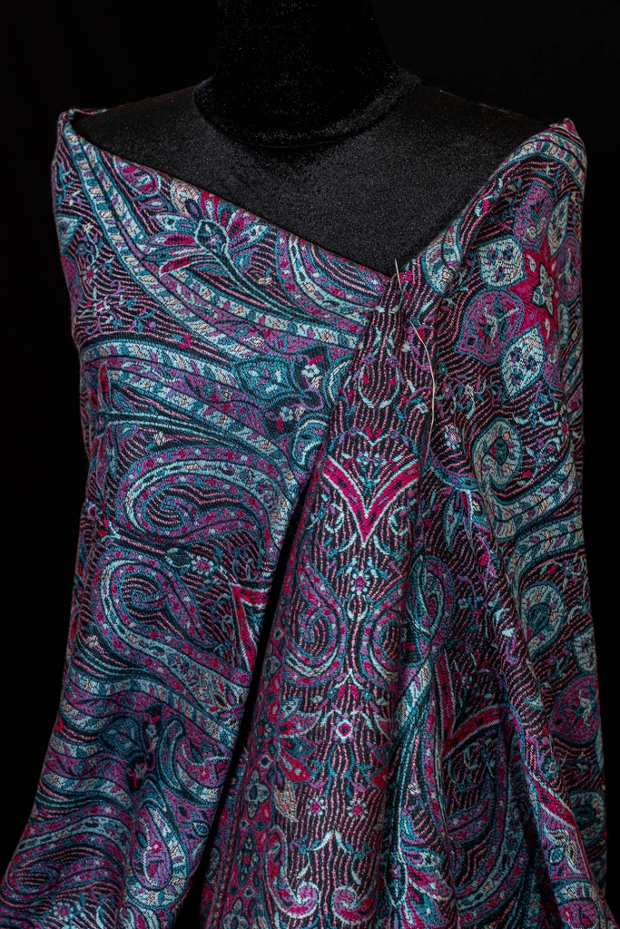 Khăn choàng thủ công họa tiết dân tộc