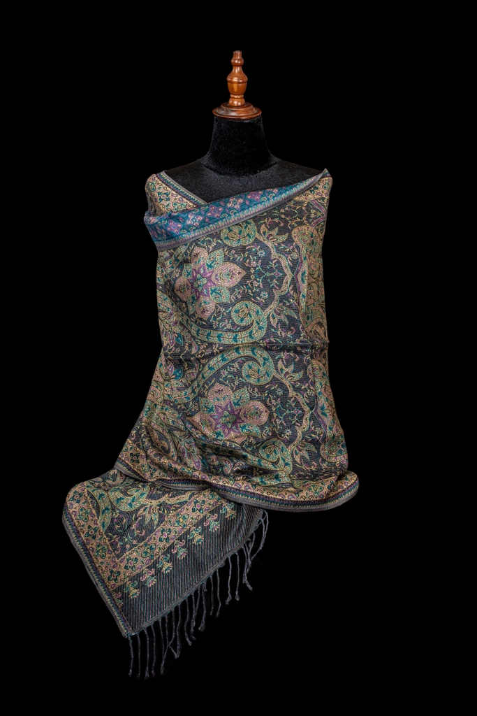 Khăn choàng thủ công họa tiết dân tộc