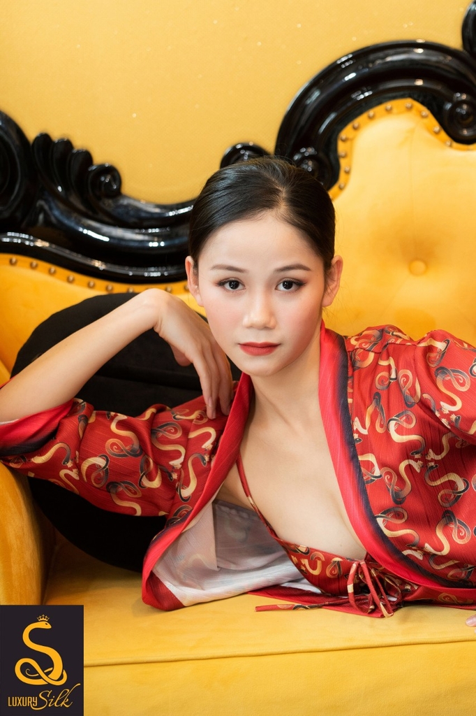 Pijama lụa hoạ tiết Logo Luxurysilk