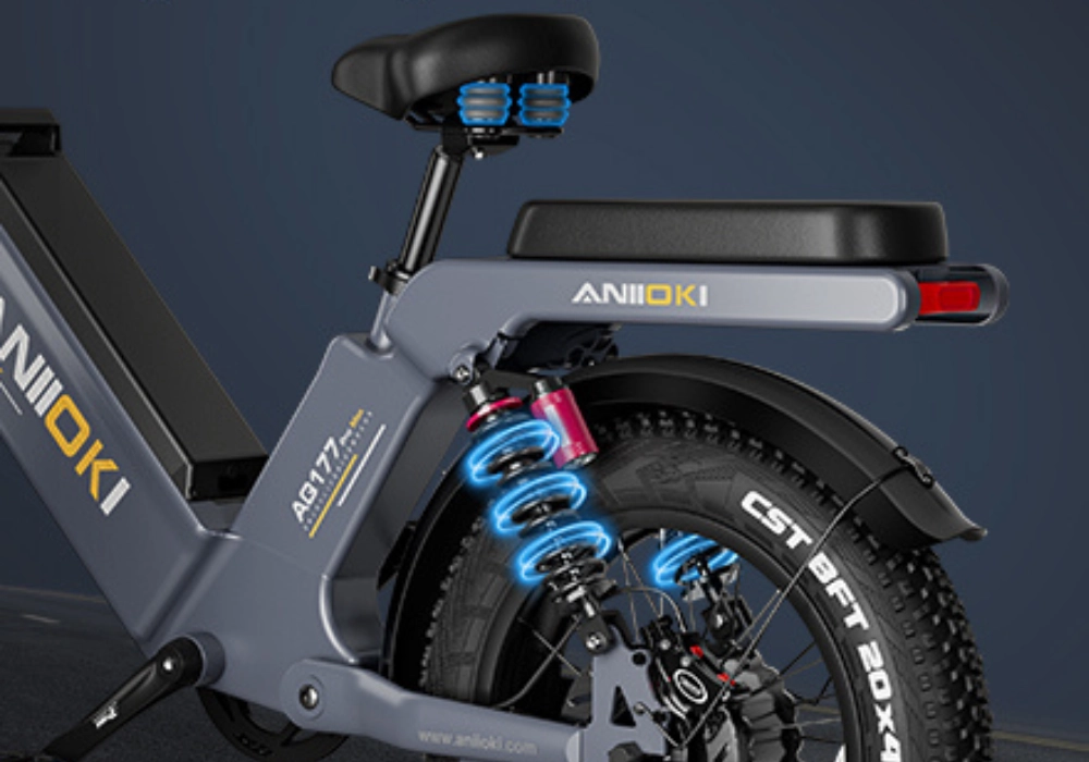 Hệ thống giảm xóc đôi gồm phuộc thủy lực phía trước và hai giảm xóc lò xo phía sau