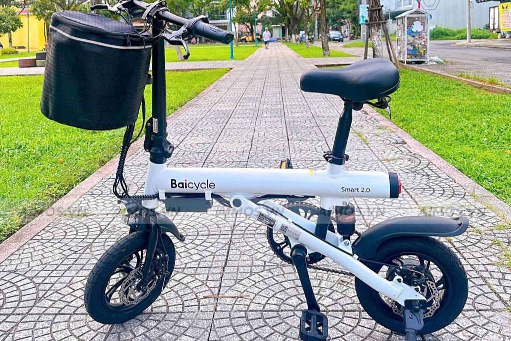 Bánh xe nhỏ được sử dụng trên các dòng xe đạp gấp