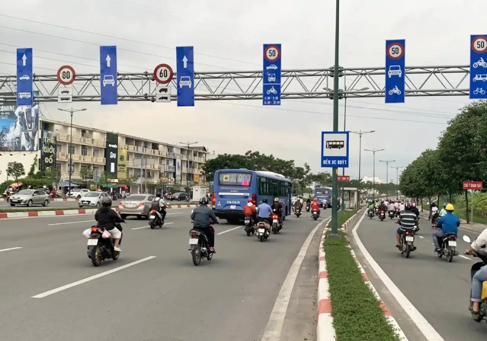 Đi đúng phần đường dành cho xe thô sơ và xe đạp