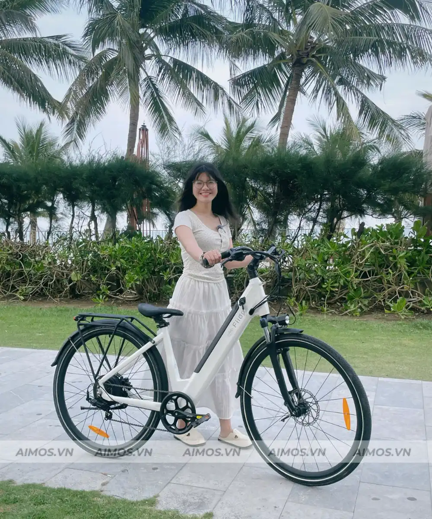 Đi xe đạp trợ lực điện ra biển