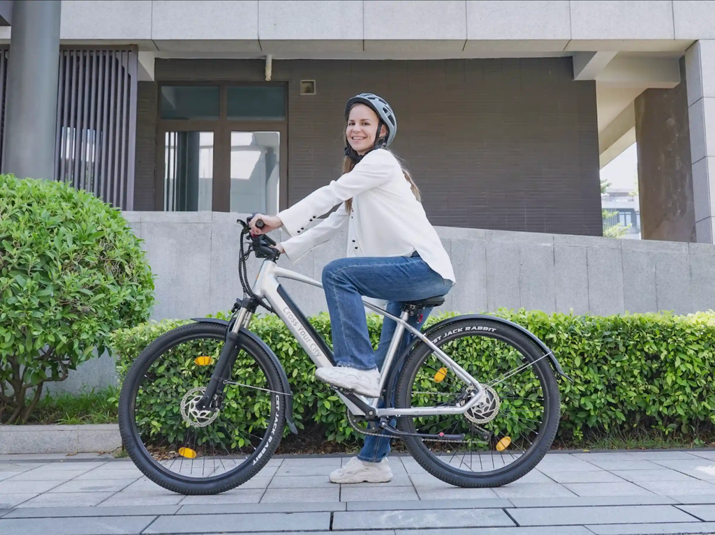 cần đội mũ bảo hiểm khi đi xe đạp trợ lực điện