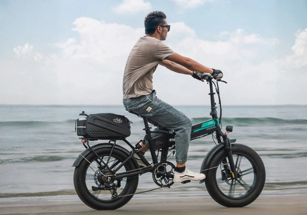 Vì bánh béo nên khối lượng nhỉnh hơn so với xe thông thường