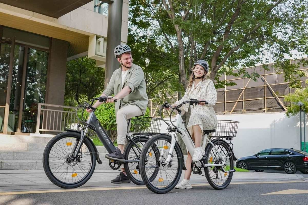 Kiểm tra các bộ phận xe đạp trợ lực điện ADO trước khi di chuyển