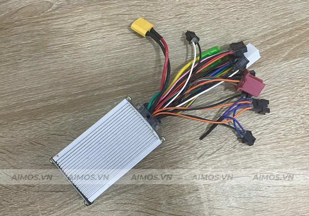 Kiểm tra các đầu nối, giắc điện