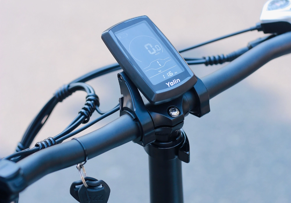 Hệ thống điều khiển thông minh ; màn hình hiển thị sắc nét