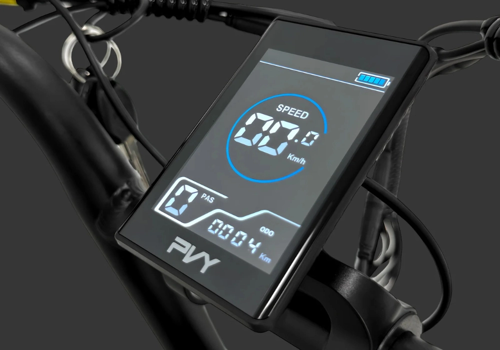 Màn hình màu LCD hiện đại + USB sạc điện thoại